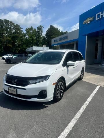 2025 Honda Odyssey Base in White — front three-quarter view