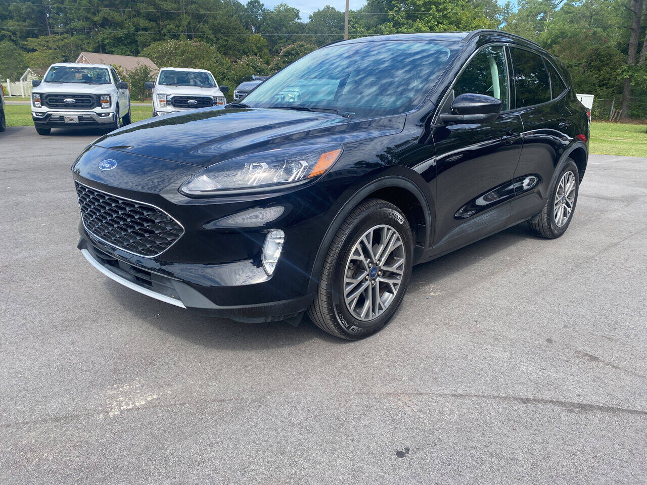 2021 Ford Escape SEL AWD 4dr SUV in Black — front three-quarter view