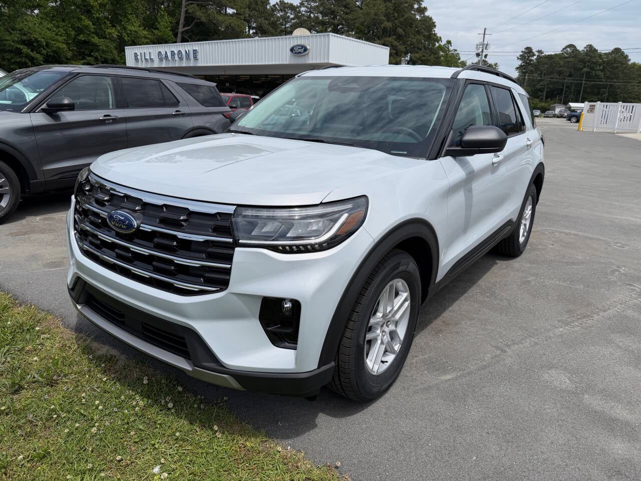 2026 Ford Explorer Active 4dr SUV in Space White — front three-quarter view